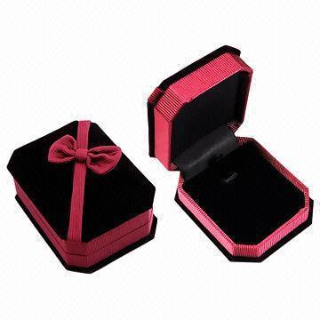 專注品質(zhì)與定制 廣州德藝紙制品供應(yīng)多規(guī)格珠寶首飾紙盒